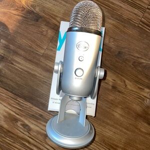 Yeti Metallic Gray USB Microphone